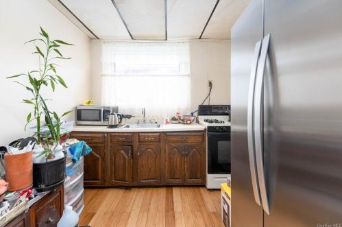 601 226 St, Bronx NY 10466-3932 exterior