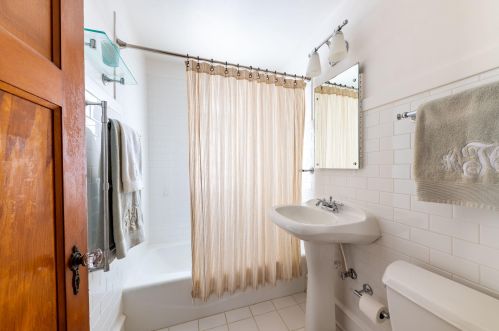 2722 Lefeber Ave, Milwaukee WI 53210-1140 exterior