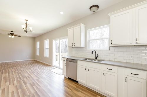 150 Village Circle Dr, Winfield MO 63389-2051 exterior