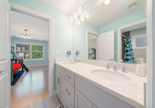 697 Parkside Ave, Elmhurst IL 60126-5029 exterior