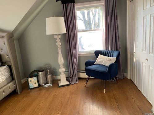 20 Gates Ave, Valley Stream NY 11580-3205 exterior