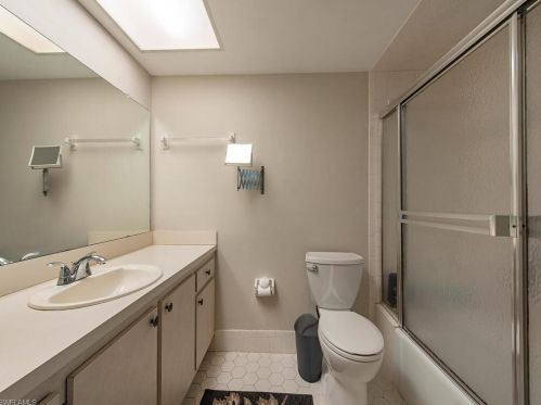 54 Glades Blvd, Naples FL 34112-1038 exterior