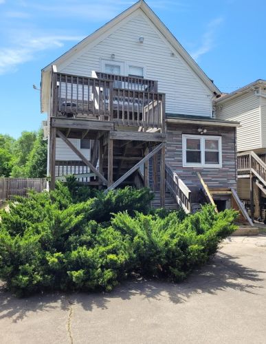 1209 Roosevelt Pl, Gary, IN 46404-2330