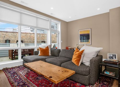 2810 Walton St, Chicago IL 60622-4450 exterior