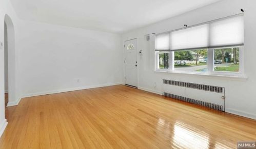 162 Washington Pl, Teaneck NJ  07666-6156 exterior