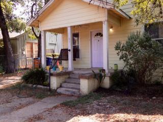 2109 5th St, Austin TX  78704-5011 exterior