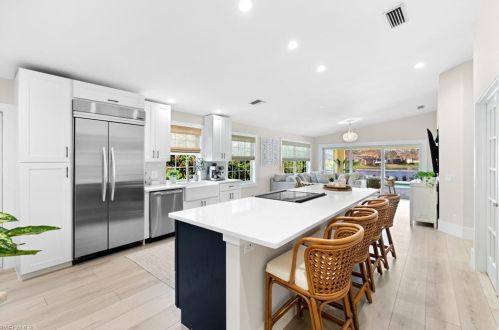 5792 Drummond Way, Naples, FL 34119-9527