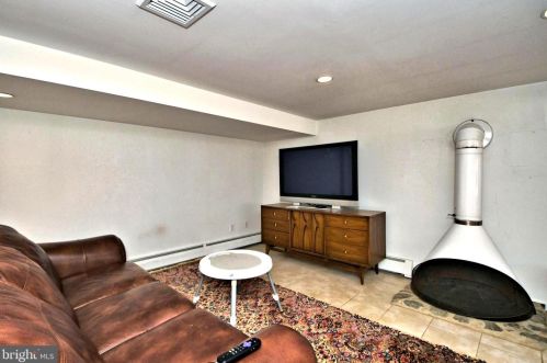 200 Timber Jump Ln, Media PA 19063-1131 exterior