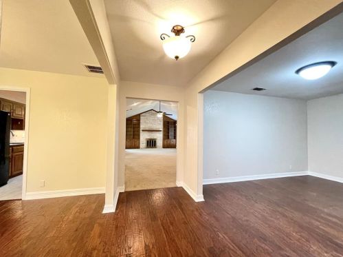 11405 Dosshills Dr, Austin TX  78750-2562 exterior