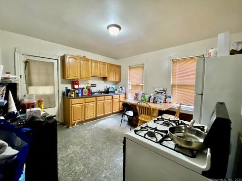 8 Smt St, Derby CT 06418-1242 exterior