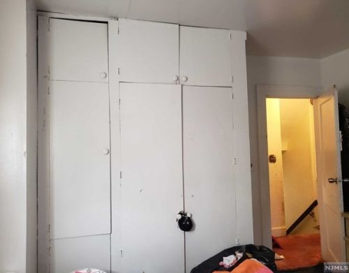 1290 Beaumont Ave, Teaneck NJ 07666-4901 exterior