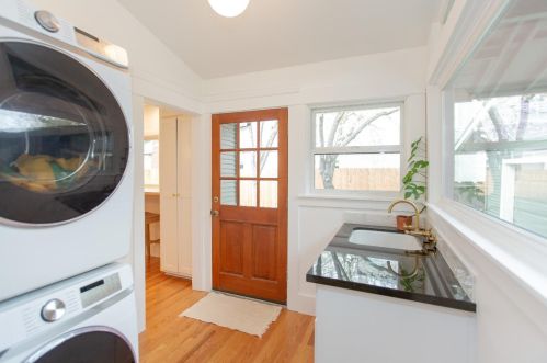 1207 Myrtle St, Turlock CA  95380-4933 exterior