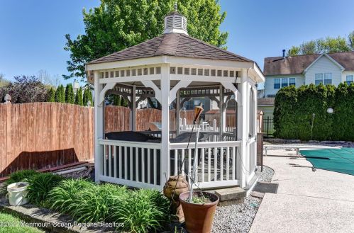 19 Cres Rd, Old Bridge NJ 08857-4101 exterior