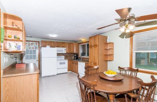 51 David St, Enfield CT 06082-5033 exterior