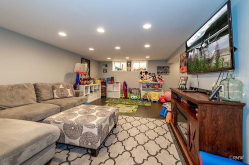 828 Stratford Ave, Elmhurst IL 60126-4651 exterior