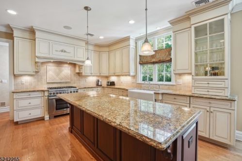 40 Linden Ln, Chatham Township NJ 07928-1654 exterior