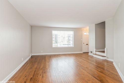 189 Fellows Ct, Elmhurst, IL 60126-3108