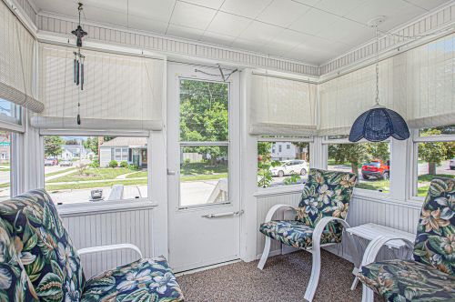 1000 Oaklawn St, Grand Rapids MI 49505-3748 exterior