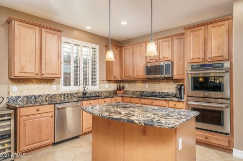 27417 60 Ln, Phoenix AZ 85035-4824 exterior