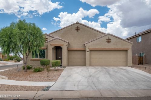 7846 Freedom Eagle Dr, Tucson, AZ 85757-1627