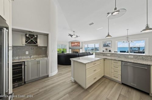 3010 Newfound Harbor Dr, Merritt Island FL 32952-2624 exterior