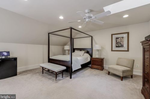 1456 Harvest Xing Dr, Mc Lean VA 22101-5651 exterior