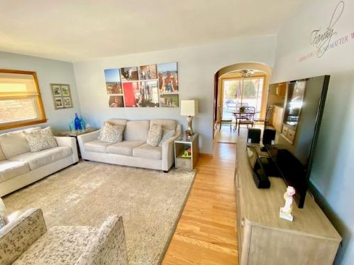 2551 89, Milwaukee WI 53226-1805 exterior