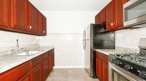 817 170th St, Bronx NY 10452-7013 exterior