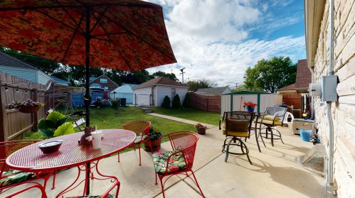 2933 46th St, Milwaukee, WI 53219-3427