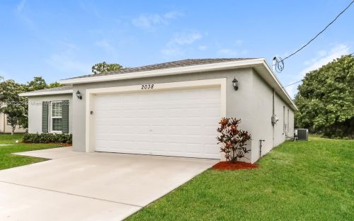 2038 Aladdin St, Fort Pierce FL  34953-1748 exterior
