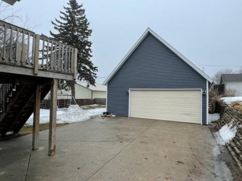 428 5 St, Manitowoc WI 54220-6807 exterior