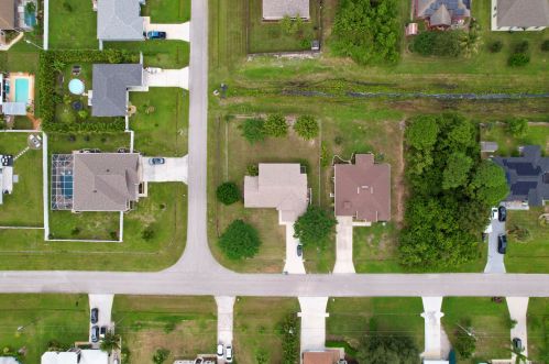 384 Kestor Dr, Fort Pierce FL  34953-5515 exterior