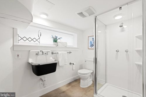 761 Hobart Pl, Washington DC 20001-3811 exterior