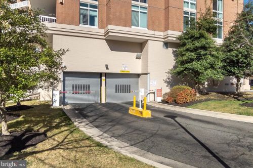 3101 Hampton Dr, Alexandria VA  22302-1513 exterior