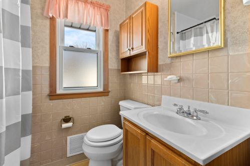 5300 Plainfield Ave, Milwaukee WI 53207-5048 exterior