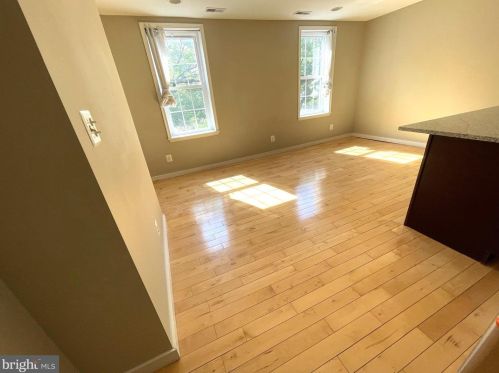 975 6th St, Philadelphia PA 19123-1457 exterior