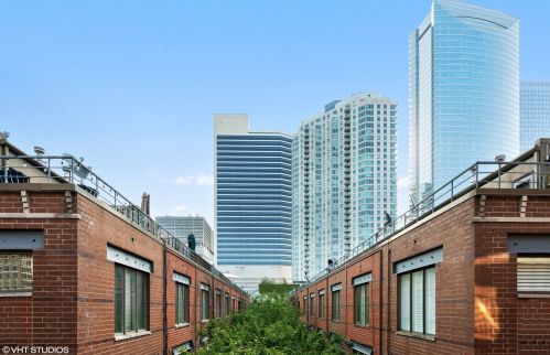 321 Jefferson St, Chicago IL  60661-1125 exterior