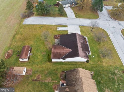 106 Lee Ann Ct, Hanover PA 17331-9560 exterior