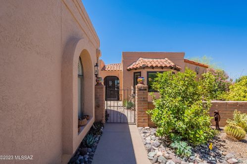 6880 Loma Del Bribon, Tucson AZ  85750-6372 exterior