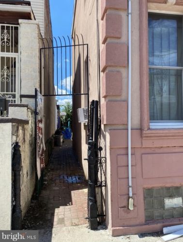 3520 8th St, Philadelphia, PA 19140-4419