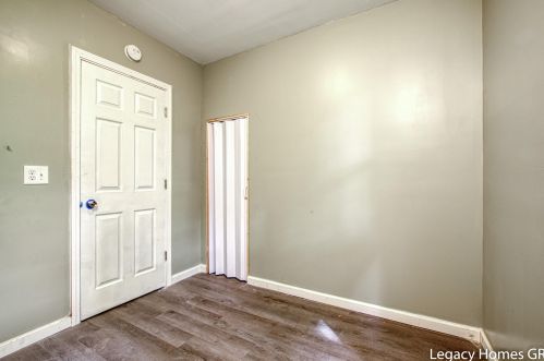 175 Walton Ave, Meskegon MI 49442-3253 exterior