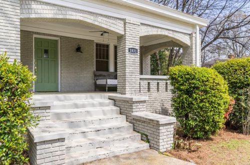 1831 Lyle Ave, Atlanta GA  30337-1204 exterior