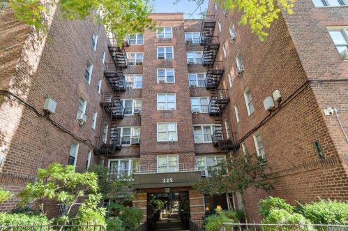 325 201st St, Bronx NY 10458-1847 exterior