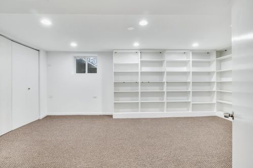 2311 Lunt Ave, Chicago IL  60645-4712 exterior