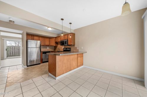 3497 Kenbrooke Ct, Kalamazoo, MI 49006-5434