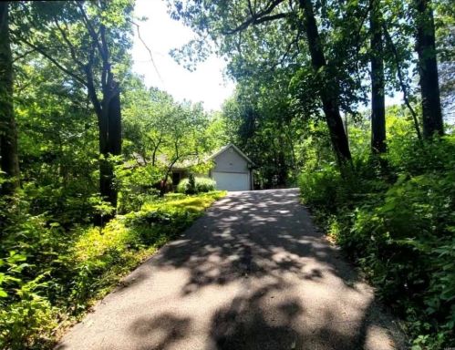 739 Spring Garden Dr, Saint Louis, MO 63137-4326