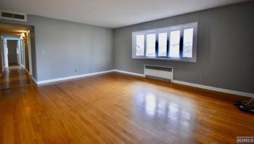 166 Morningside Ln, Palisades Park, NJ 07650-1918