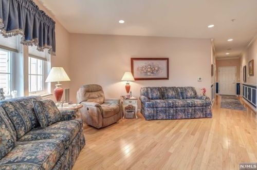 1108 Gatherings Dr, Paterson, NJ 07508-1378