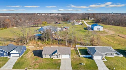 250 Village Circle Dr, Winfield MO 63389-2051 exterior