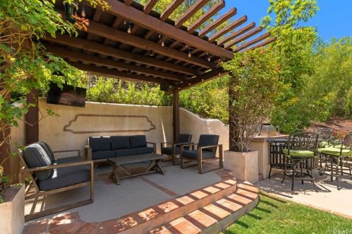 10723 Plumas Way, Tustin CA  92782-4305 exterior